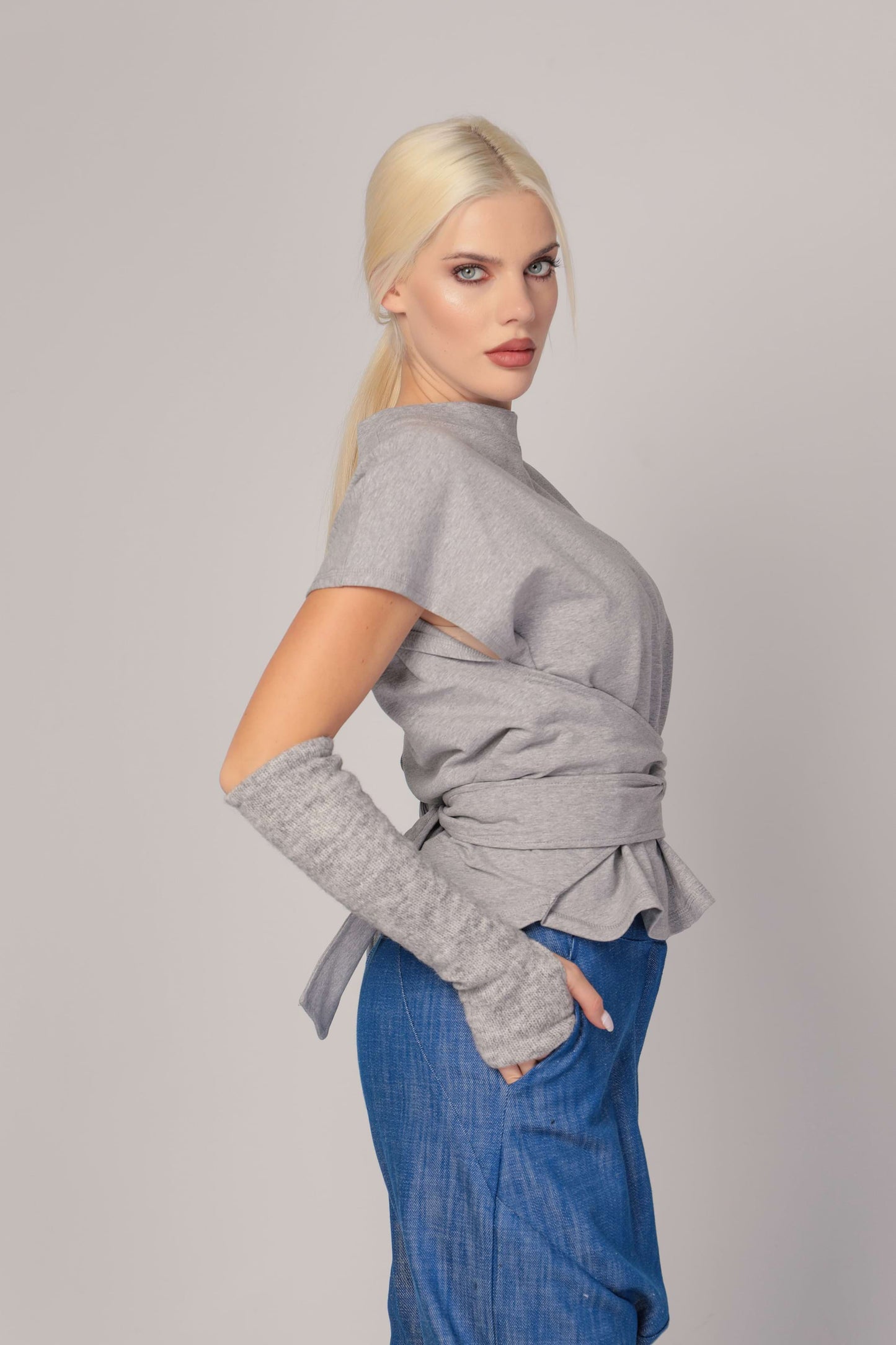 SEINA - Short sleeved sweatshirt blouse with front knot detail