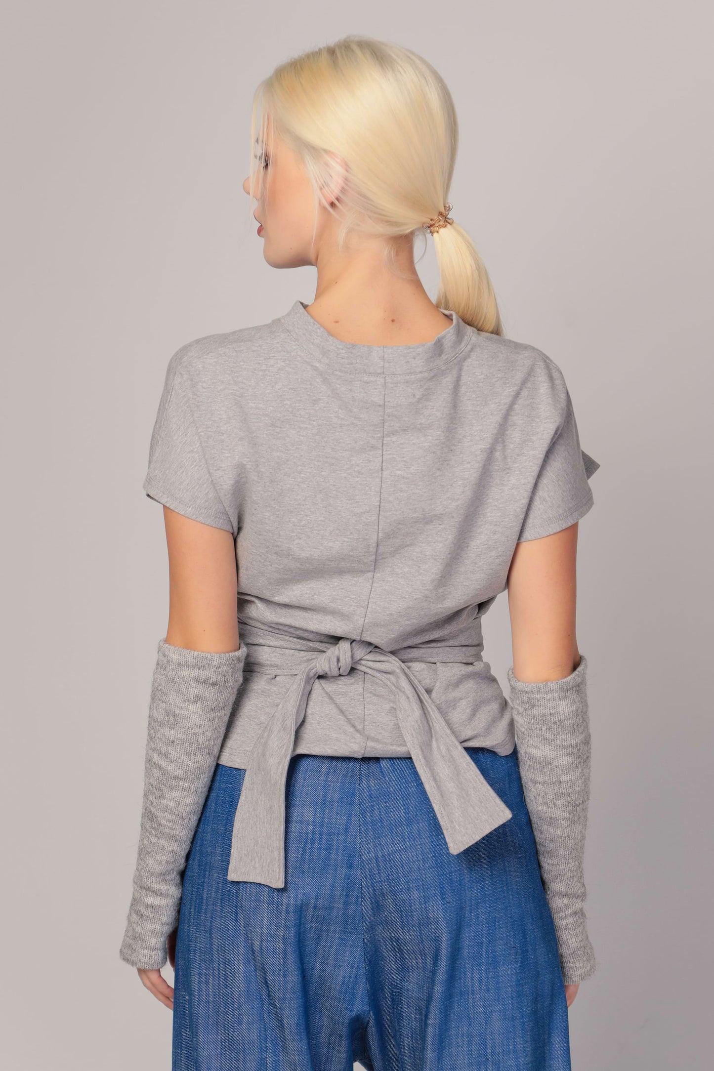 SEINA - Short sleeved sweatshirt blouse with front knot detail