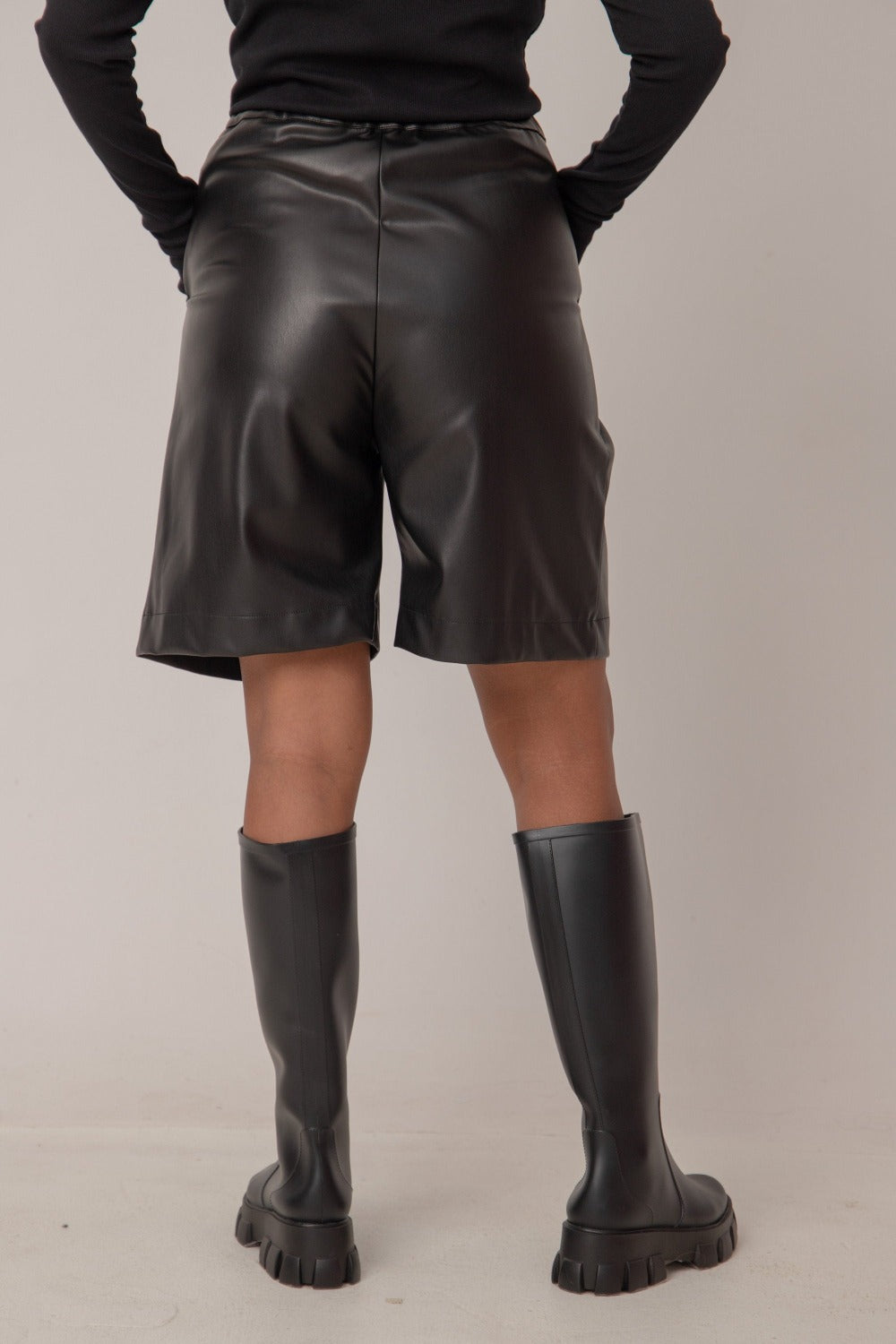Vegan leather shorts - KALENE