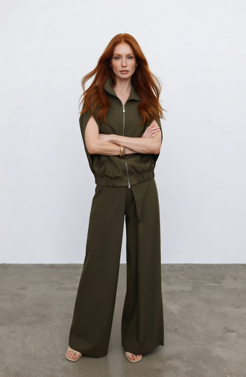 ADEPTT soft structure trousers wide leg minimal design front view
ADEPTT wide leg pants clean silhouette modern trousers
ADEPTT trousers detail soft structured fabric elegant fit