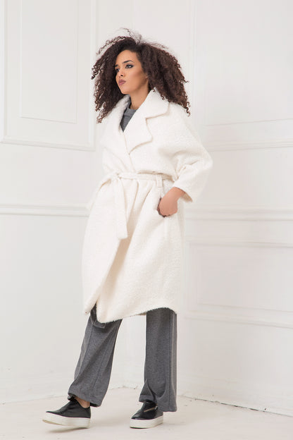 Winter white coat with tie belt: /AVINA/