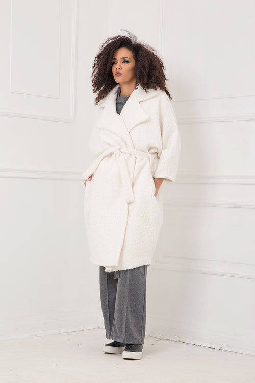 Winter white coat with tie belt: /AVINA/