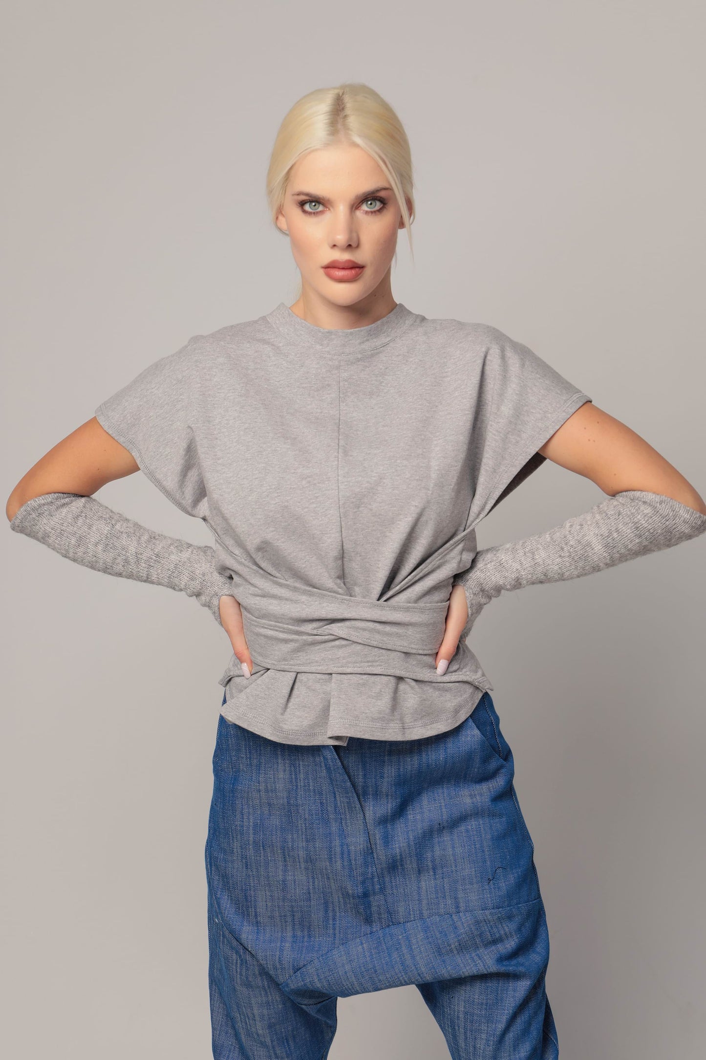 SEINA - Short sleeved sweatshirt blouse with front knot detail