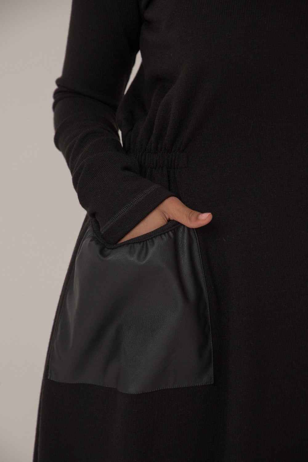 WREN - Midi dress with unique pockets